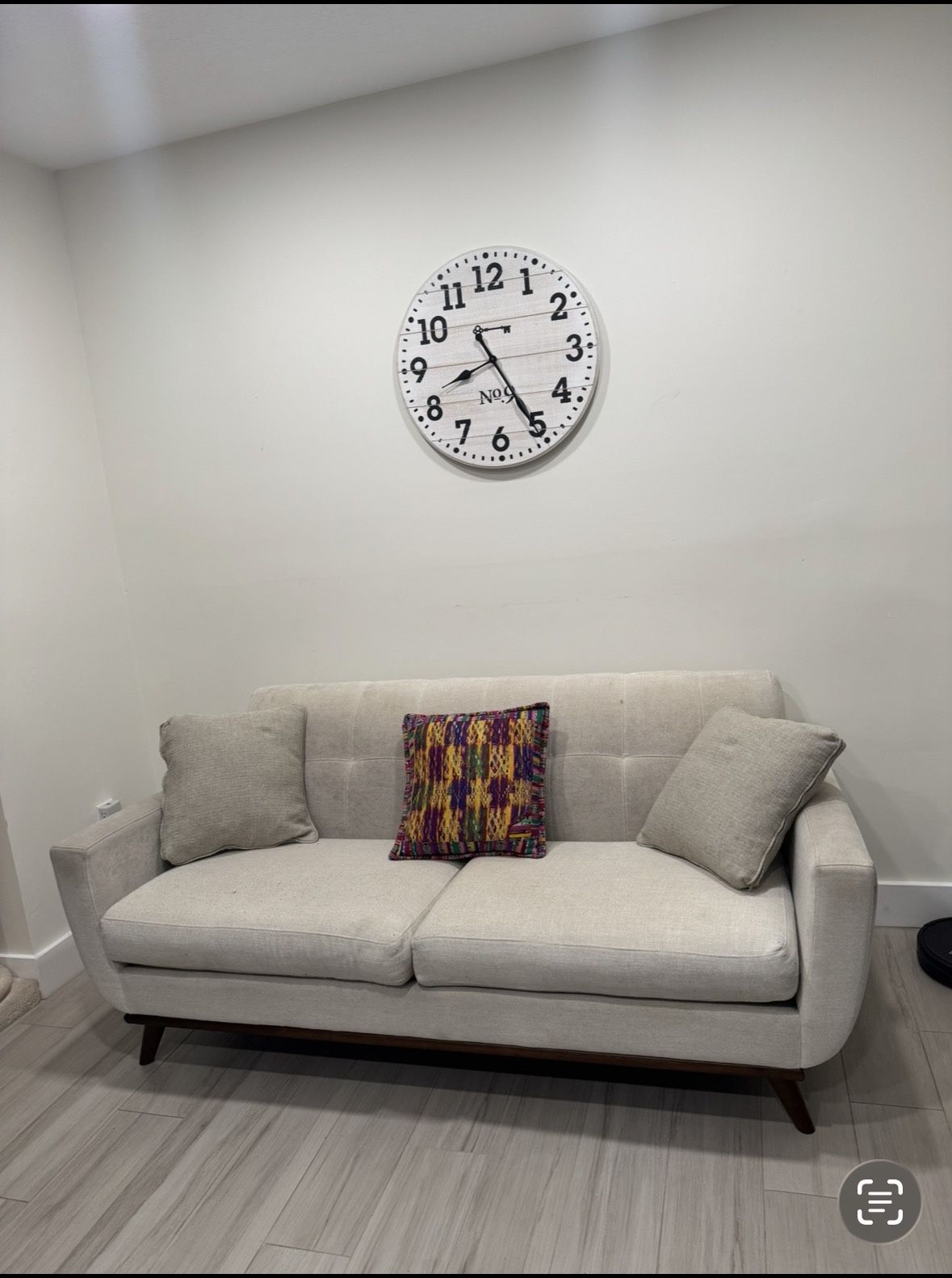 White Rooms To Go Sofa