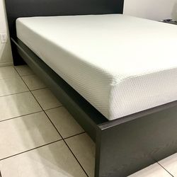 Bed (Queen size)