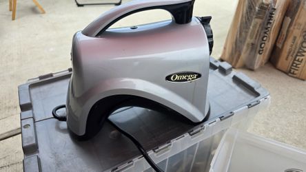 Omega Masticating Juicer