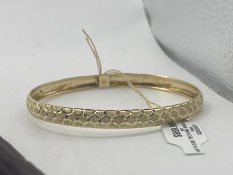 14KYG TEXTURED BANGLE