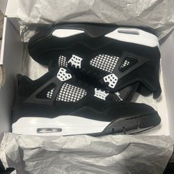 Jordan White Thunder 