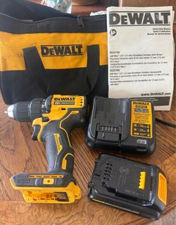 DeWALT 20V MAX ATOMIC™ Brushless Cordless Drill* kit