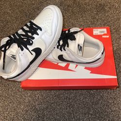 Nike Dunk Low Reverse Pandas 