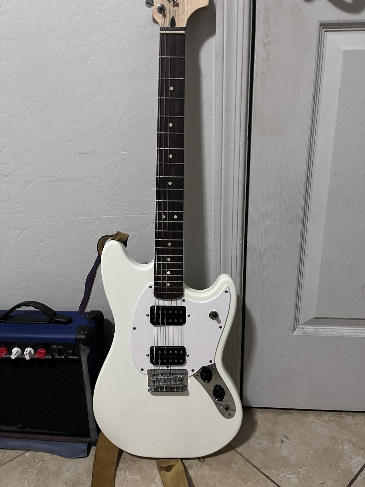 Fender Squier Guitar + Amp