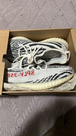 Yeezy Boost 350 v2 Size 8 men zebra