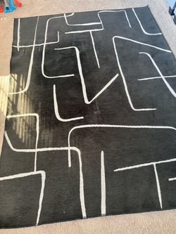 5'3"x7' Abstract Lines Outdoor Area Rug Black