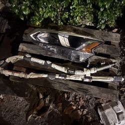 2022 Nissan Altima passenger curtain airbag and driver r headlight