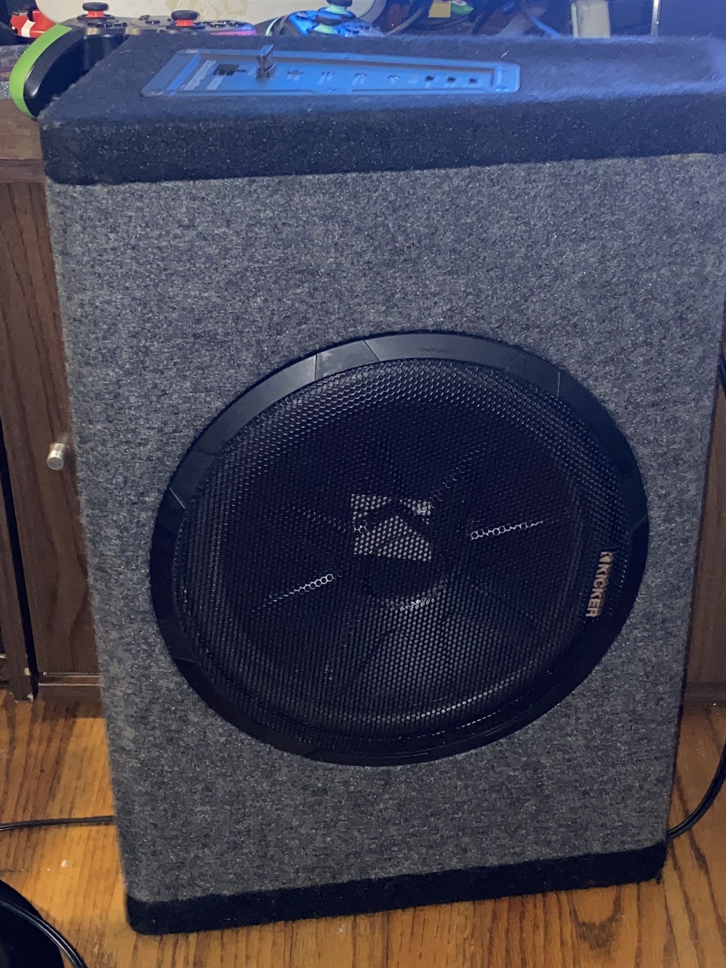 KICKER PT250 10″ Subwoofer with Built-In 100W Amplifier