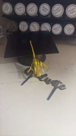 Cake decor for graduation