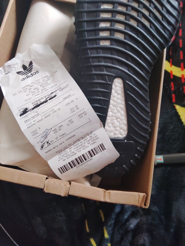 Yeezy Boost 350 V2 Bred