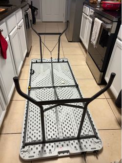 Foldable table 6 feet