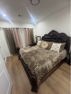 King master bedroom with chaise