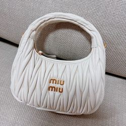 Metal lettering logo embossed zipper closure Soft nappa leather Hobo bag underarm bag crossbody shoulder bag Regular Women's White
