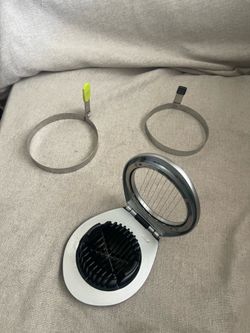 Egg Slicer and 2 Egg Cooking Rings