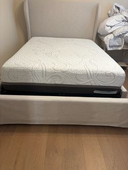 Queen Serta IComfort Mattress