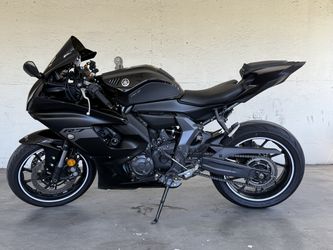 Yamaha R7