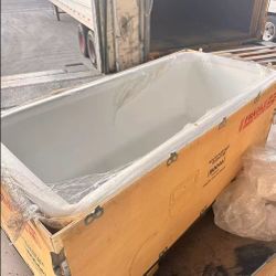 B0046. 59" L x 27-3/4" W Luxury Contemporary Solid Surface Stone Resin Freestanding Bathtub in Matte White