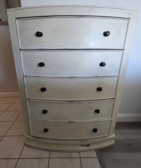 Dresser Chest Of Drawers (chalk painted)