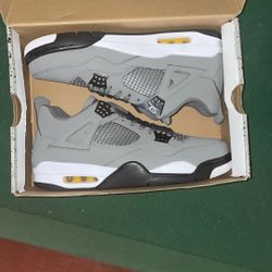 Jordan Four Cool Grey