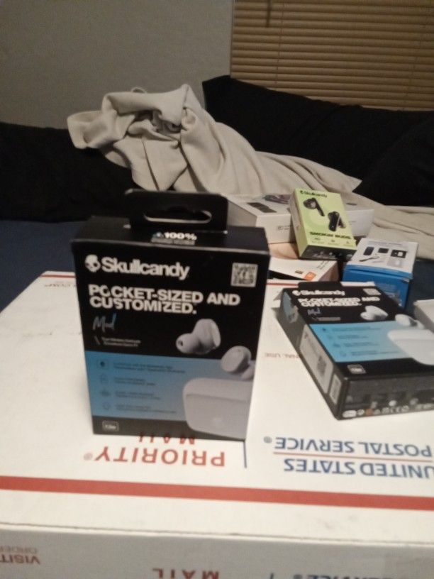 Skullcandy Mod True Wireless Earbuds Have Two One Open One Sealed