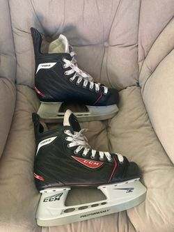 Like new Hockey ice skates size 5