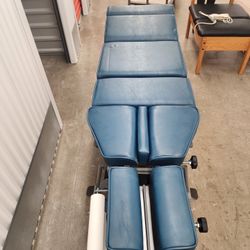 OMNI Excellent Condition - CHIROPRACTIC TABLE