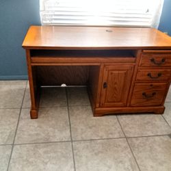 Solid Wood Computer Desk W Pull Out Shelf For Keyboard 