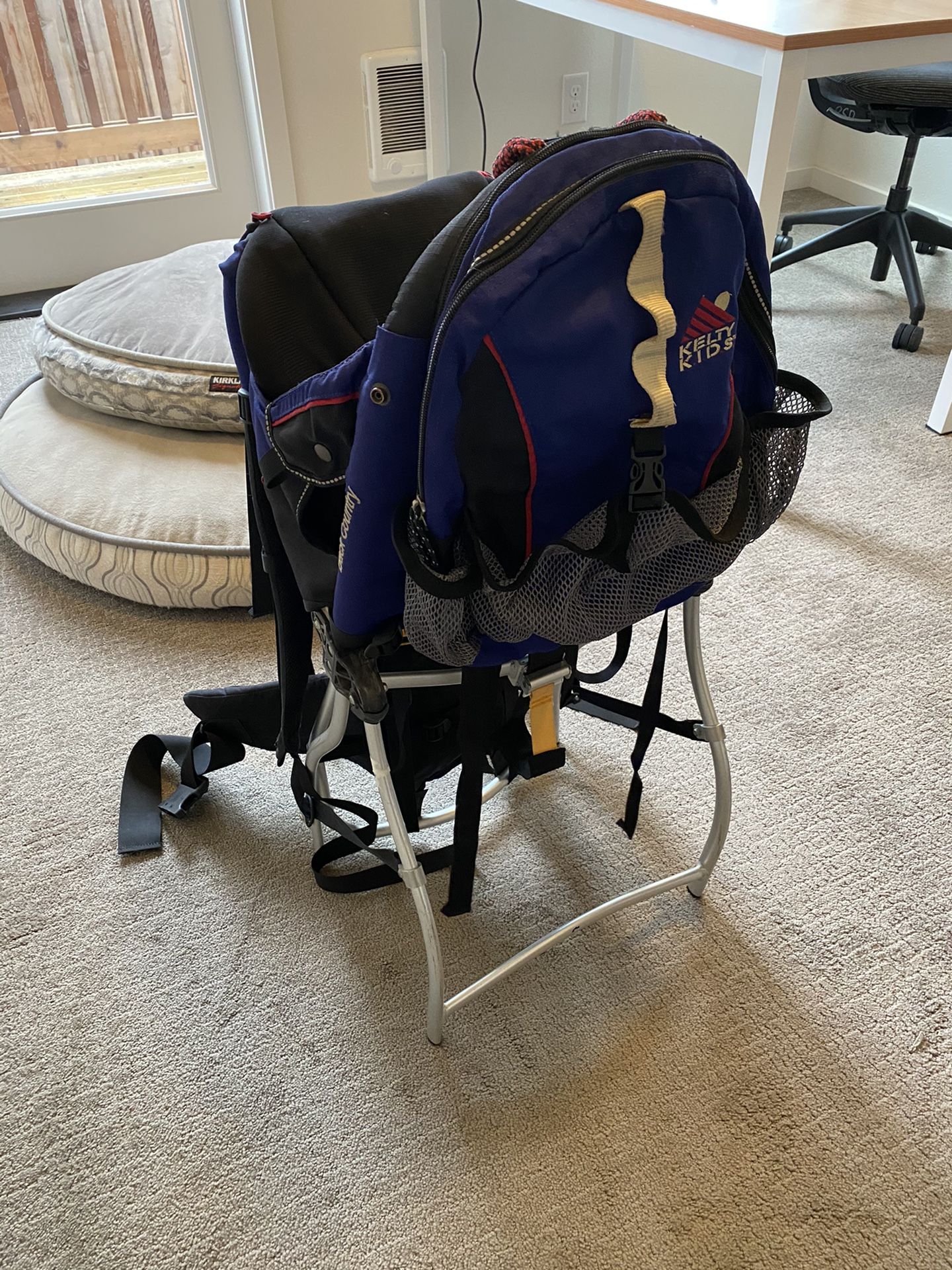 Hiking backpack child carrier