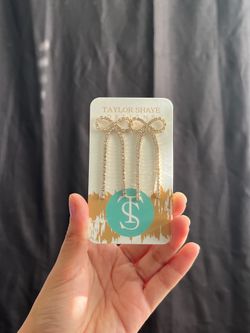 Shiny Bow Earrings 2