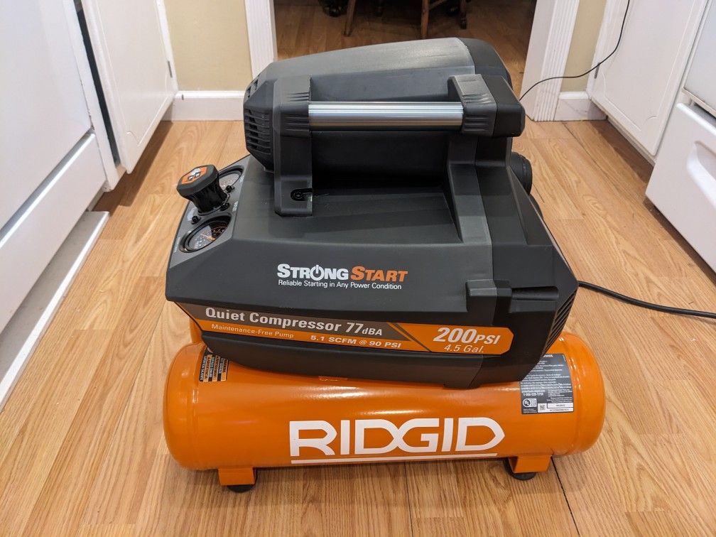 Portable Air Compressor 4.5 Gallon Rigid