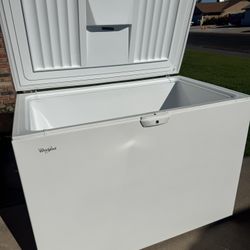 CLEAN! Large whirlpool freezer