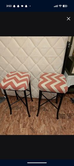 2 Bar Stools