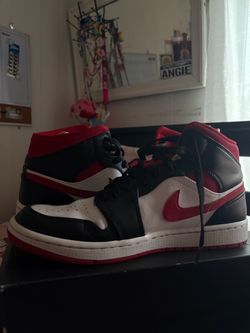 Jordan 1 Mid Red Black