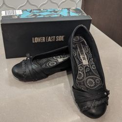 **Women's Lower East Side Black Flats Size 7.5 W**