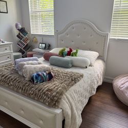 Full size trundle bed with single bed under with mattress