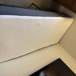 Beautiful  oak chest of drawers, twin bed New!, coffee table