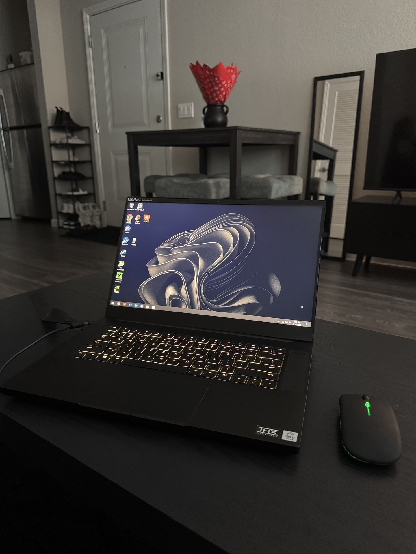 Razer Blade 15, 15.6" (256GB, Intel Core i7) Gaming Laptop (RZ09-03006E92-R3U1)