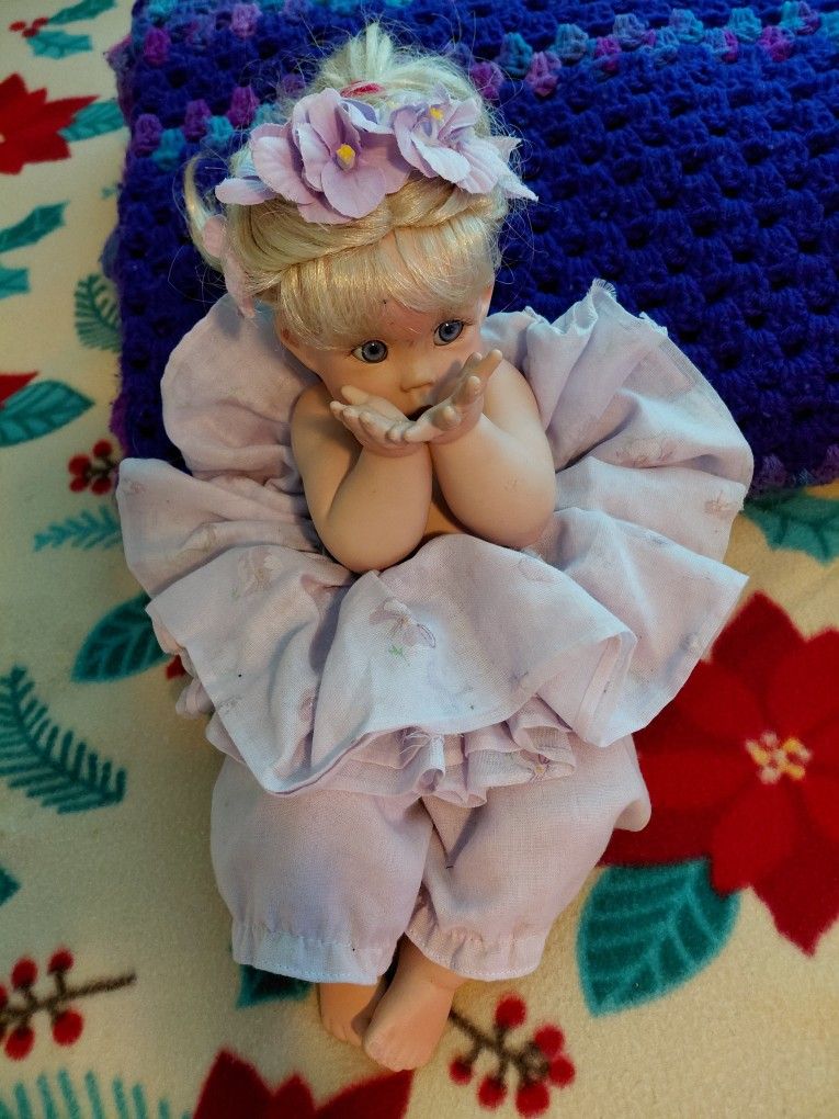 DOLL / DANBURY MINT PORCELAN DOLL