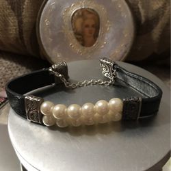 Pretty! Leather Strap Bracelet With Pearls & Beautiful Silver Brighton Hardware 