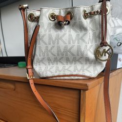 Michael Kors Bucket Purse 