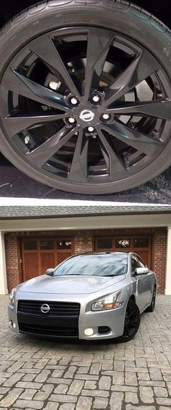 Price$14OO Maxima 2009