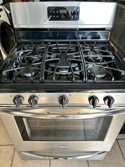 Frigidaire stove (delivery+install available) Width 30”