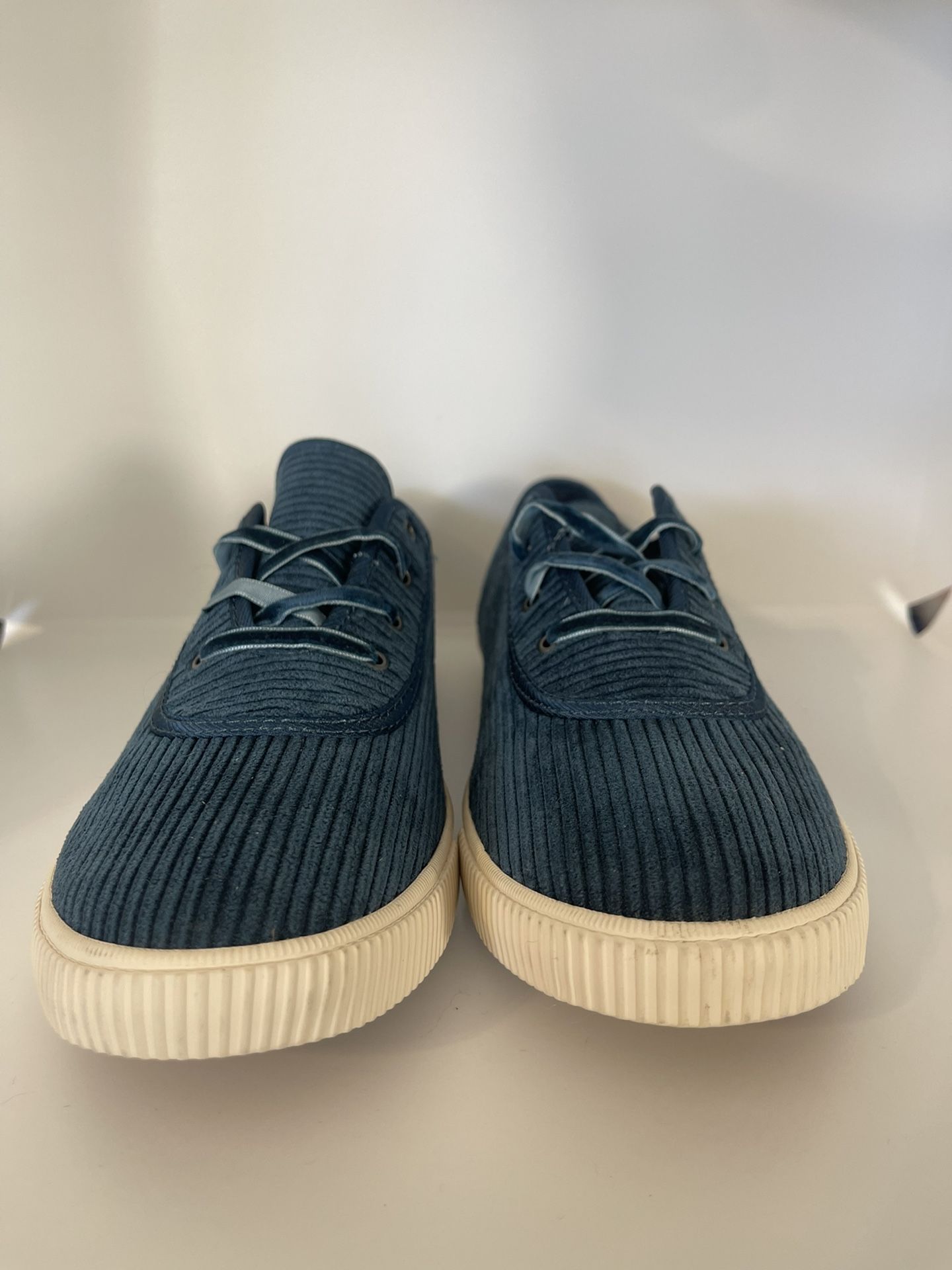 Toms Shoes 
