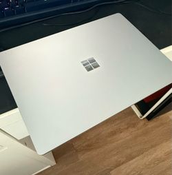 Microsoft - Surface Laptop 5 13.5” Platinum Alcantara