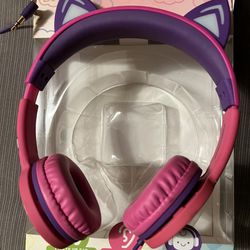 Girl's headphone, LED cat ears. Wired not bluerooth
