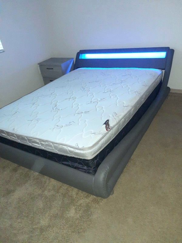 NEW FULL-SIZE PILLOW TOP MATTRESS AND BOX SPRING