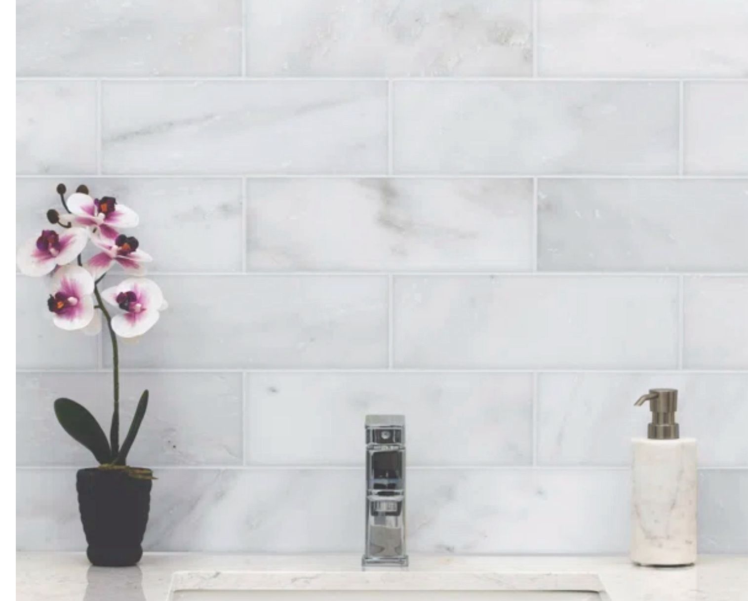 Arabescato Carrara 4“x12“ Honed Marble Floor and Wall Tile