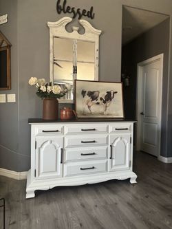 Thomasville buffet / entry table