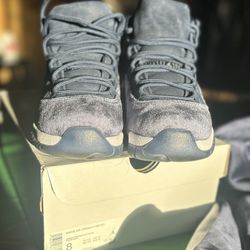 Women’s Air Jordan  Retro 11 & Women’s Large Vellour Jacket