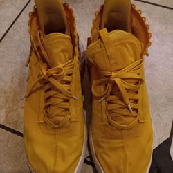 Jordan Proto React University Gold